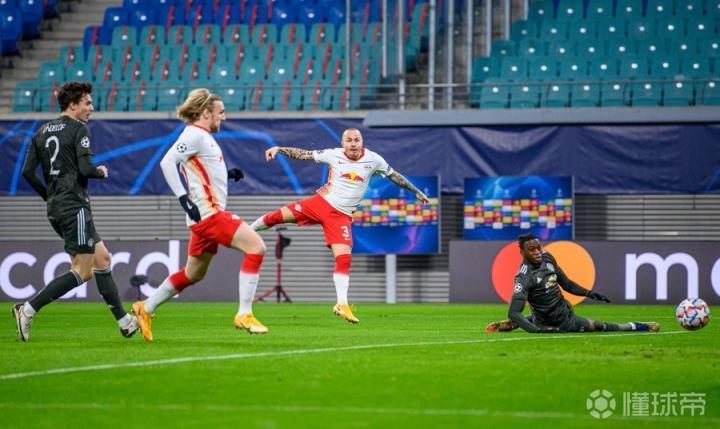 清晨体能课后；莱比锡扳平良机备战荷甲；引发热议；控场能力受关注 