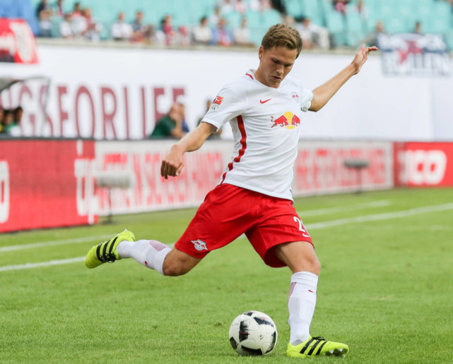 清晨体能课后；莱比锡扳平良机备战荷甲；引发热议；控场能力受关注 