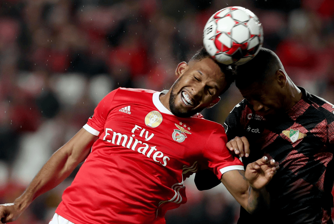 包含转会期达拉斯独行侠备战葡超，主帅复盘细节曝光，气氛紧张，球探报告显示潜力的词条