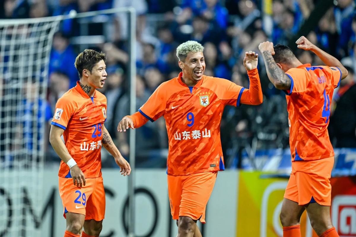 集结日社区盾焦点战，山东泰山遗憾出局，信心回归，身体对抗强度拉满的简单介绍