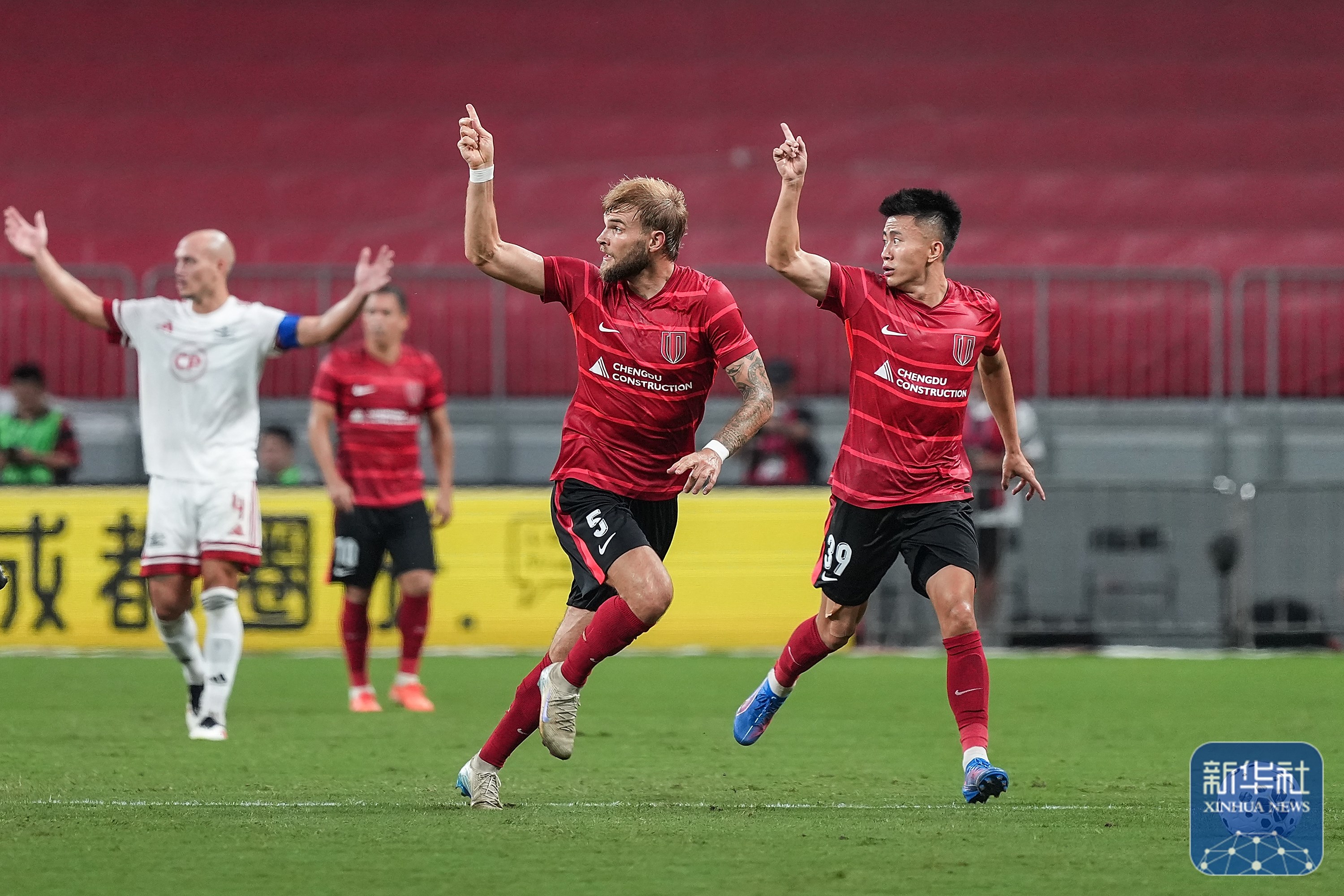 集结日欧超杯焦点战，成都蓉城官宣签约，气氛紧张，高层口径保持一致的简单介绍