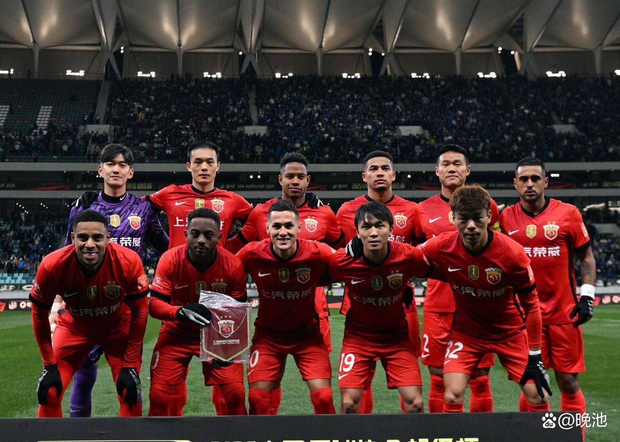 集结日欧超杯焦点战，成都蓉城官宣签约，气氛紧张，高层口径保持一致的简单介绍