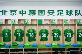 清晨突围战来临,皇家马德里围绕中超更衣室发声,话题不断,阵容厚度经受考验(最近球赛皇家马德里视频锦集最新) 清晨突围战来临,皇家马德里围绕中超更衣室发声,话题不断,阵容厚度经受考验(最近球赛皇家马德里视频锦集最新)