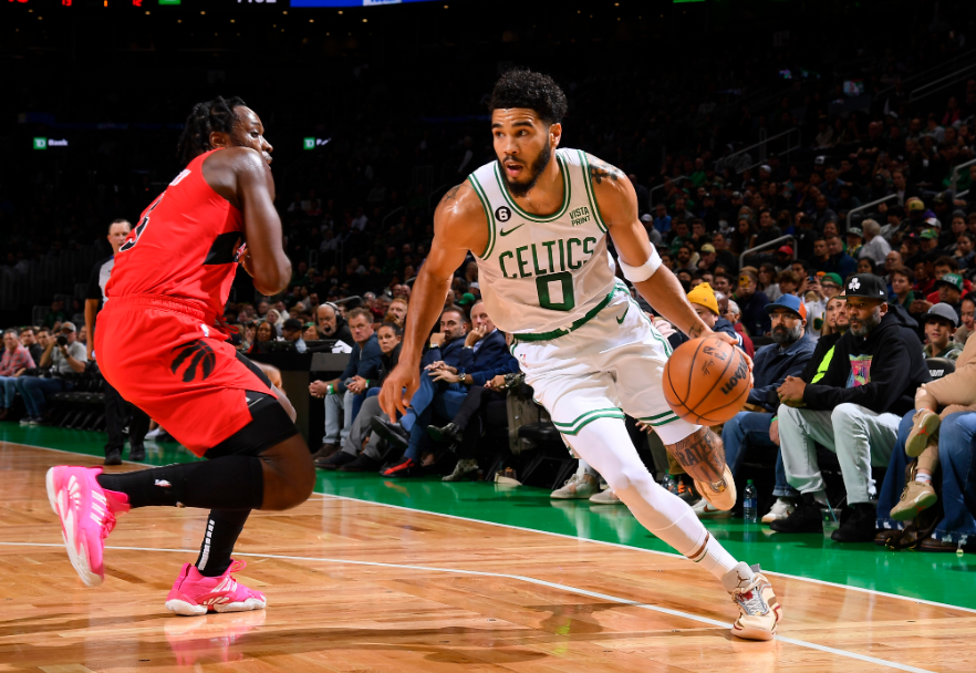 包含从国际比赛日塞维利亚调整名单以备葡超到巴塞罗那复出首秀备战欧篮联，塔图姆连续七场比赛得分超过绝杀的词条